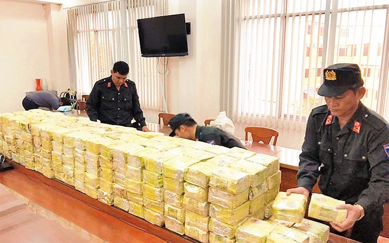 Vụ buôn bán, vận chuyển hơn 300 kg ma túy xuyên quốc gia bị lực lượng chức năng triệt phá tại quận Bình Tân.