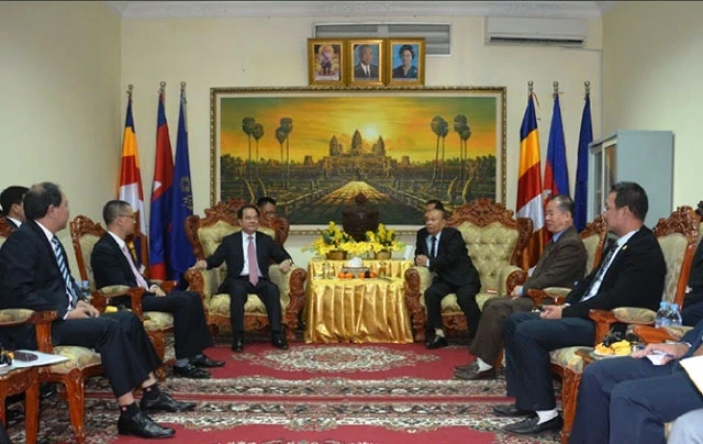 Đoàn đại biểu Ban Tôn giáo Chính phủ Việt Nam hội đàm với Đoàn đại biểu Bộ Lễ nghi và Tôn giáo Campuchia.