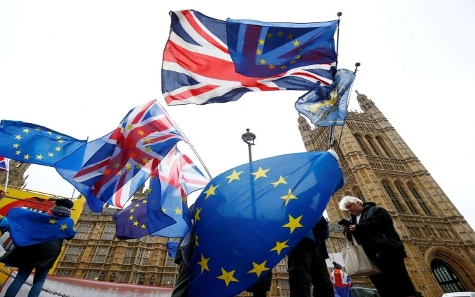 Người biểu tình phản đối Brexit tuần hành bên ngoài tòa nhà Quốc hội Anh tại London, ngày 28-11-2018. (Ảnh: Reuters)