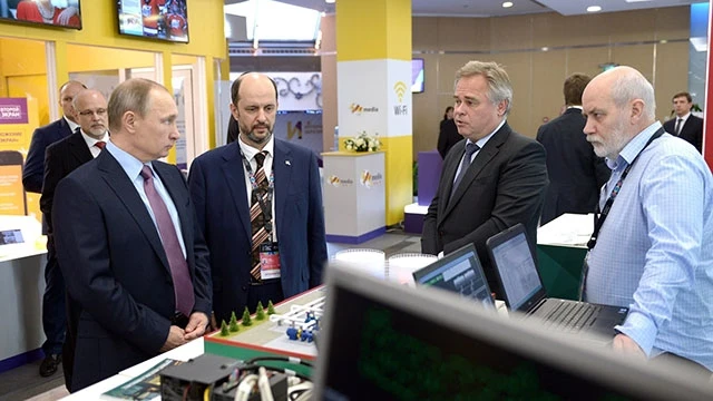 Tổng thống Nga V.Putin tham dự Diễn đàn Kinh tế mạng của Nga. Ảnh: KREMLIN.RU