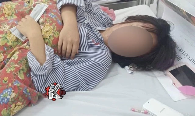 Em Nguyễn Thị H L. Đang được điều trị tại bệnh viện.