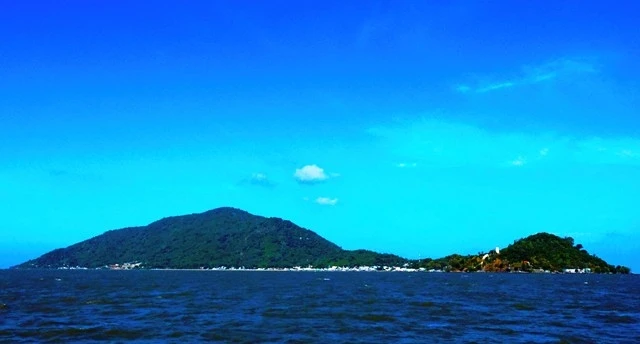 Hòn Tre, còn gọi là Hòn Rùa, trung tâm hành chính của huyện đảo Kiên Hải.