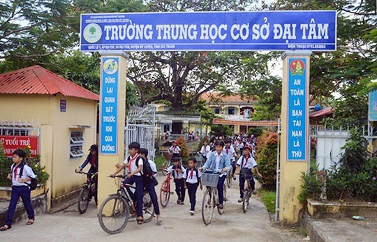 Trường THCS Đại Tâm (huyện Mỹ Xuyên, Sóc Trăng) được xây dựng khang trang, tạo điều kiện học tập thuận lợi cho con em đồng bào dân tộc Khmer trong vùng. Ảnh: HOÀNG VÂN