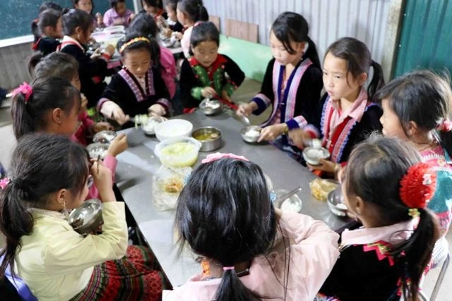 Bữa ăn của học sinh được các trường cam kết về an toàn thực phẩm.
