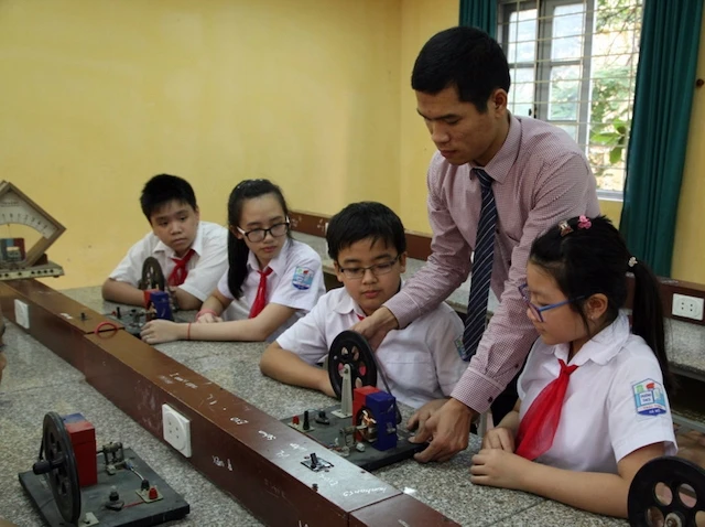  Giờ học tại Trường THCS Thái Thịnh (Đống Đa, Hà Nội) - Ảnh: DUY LINH