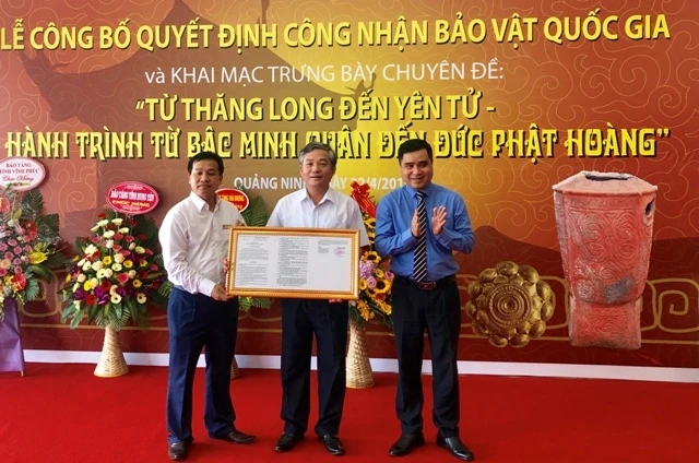 Công bố và trao quyết định công nhận hai bảo vật quốc gia của tỉnh Quảng Ninh.