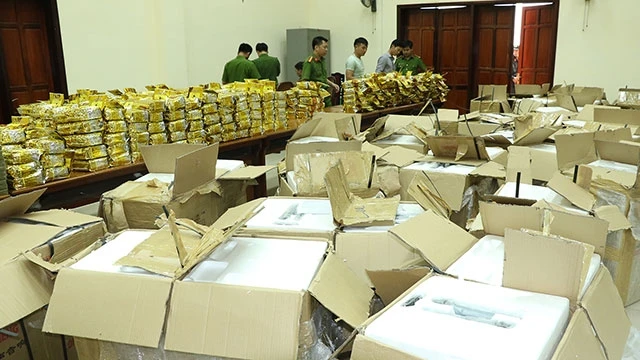 Gần 700 kg ma túy đá tang vật mà Công an Nghệ An thu giữ ngày 17-4.