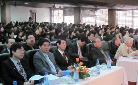 Các đại biểu tham dự hội thảo.