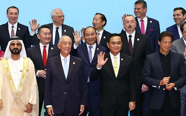 Thủ tướng Nguyễn Xuân Phúc và các đại biểu tại hội nghị . Ảnh: Thống Nhất (TTXVN)