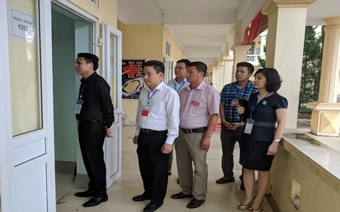 Đoàn công tác của Bộ GD-ĐT kiểm tra công tác tổ chức kỳ thi tốt nghiệp THPT quốc gia năm 2018 tại tỉnh Hà Giang ngày 26-6-2018. (Ảnh: KHÁNH TOÀN)