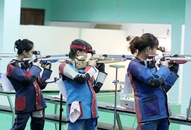 Các xạ thủ nữ tham gia tranh tài tại Cúp bắn súng quốc gia 2019.