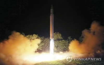 Triều Tiên phóng một tên lửa đạn đạo liên lục địa (ICBM) vào ngày 28-7-2017. (Ảnh: AP/Yonhap)