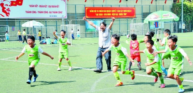 Niềm vui của các cầu thủ tại Festival bóng đá học đường năm học 2018-2019.Ảnh: HIỆP KHÁNH