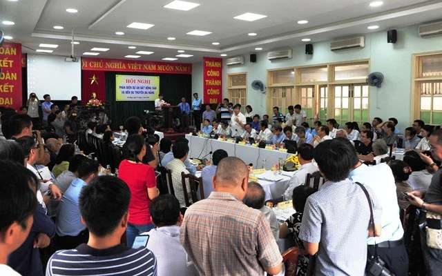Quang cảnh hội nghị sáng 7-5.