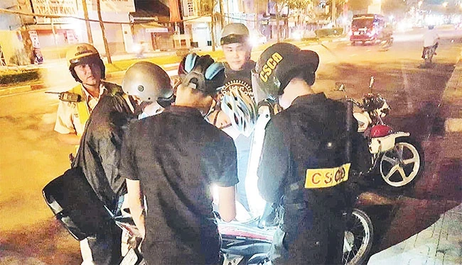 Tổ công tác 363 Công an TP Hồ Chí Minh thường xuyên tuần tra nhằm trấn áp tội phạm, trong đó có tội phạm ma túy.