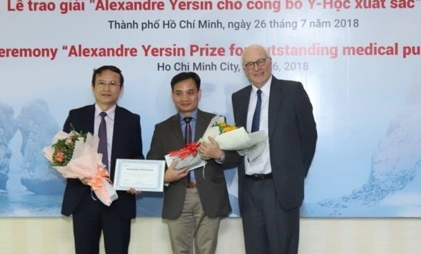 PGS, TS Lê Hữu Song và cộng sự nhận Giải thưởng Alexander Yersin về bài báo quốc tế có ảnh hưởng lớn năm 2018.