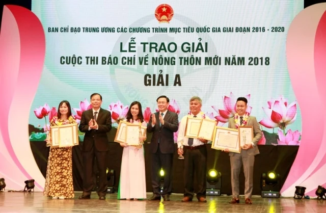 Tác phẩm “Tìm đầu ra cho nông sản”, của nhóm tác giả Dương Hồng Lâm, Trịnh Bình, Báo Nhân Dân đạt giải A Chương trình.