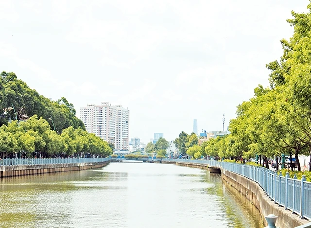 Hai bên bờ kênh Nhiêu Lộc - Thị Nghè đi qua địa bàn là điểm nhấn quy hoạch, chỉnh trang đô thị của quận 3.