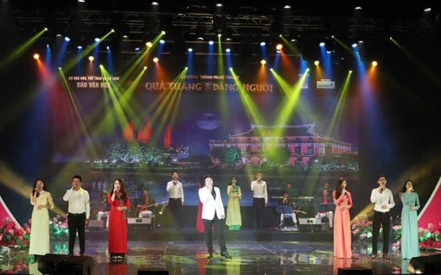 “Quà tháng 5 dâng Người” 