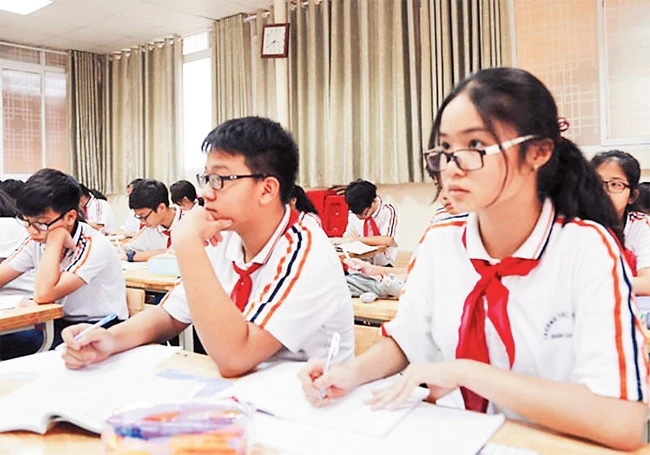 Học sinh Trường THCS Yên Hòa, quận Cầu Giấy trong giờ ôn tập.
