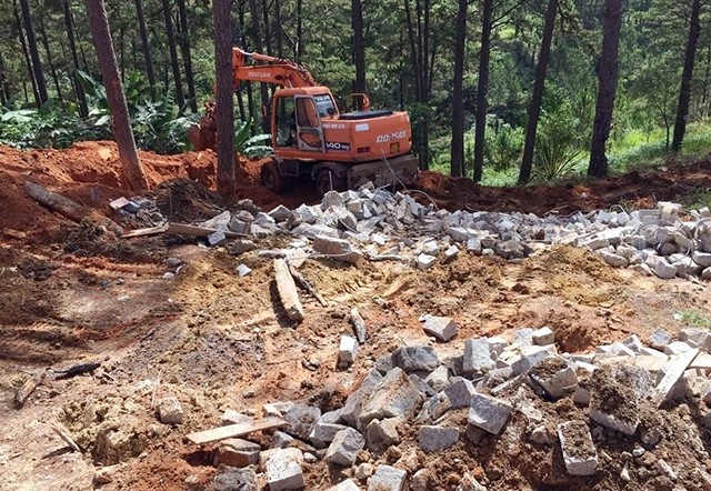 Một công trình xây dựng trái phép bị giải tỏa.