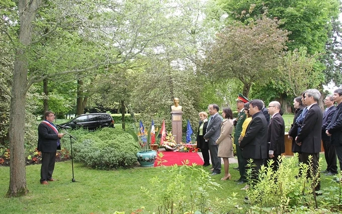 Lễ kỷ niệm Ngày sinh của Chủ tịch Hồ Chí Minh tại công viên Montreau.