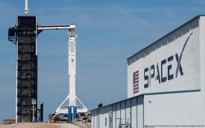 Tên lửa Falcon 9 của SpaceX mang theo tàu không gian Crew Dragon tại bệ phóng 39A đặt tại Trung tâm không gian Kennedy, tại Mũi Canaveral, Florida, Mỹ, ngày 1-3-2019. (Ảnh: Reuters)