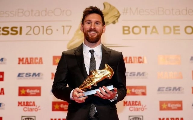 Messi trở thành cầu thủ đầu tiên giành Chiếc giày vàng châu Âu ba mùa liên tiếp. (Ảnh: FC Barcelona)