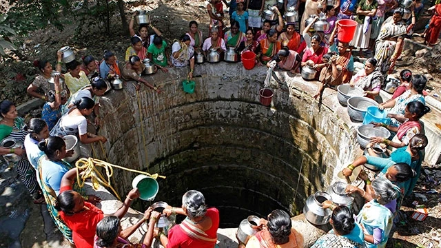 Các nguồn nước ngầm ở Ấn Độ đang trở nên cạn kiệt. Ảnh: WN