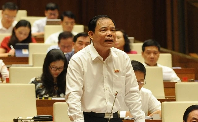 Bộ trưởng Nông nghiệp và Phát triển nông thôn Nguyễn Xuân Cường phát biểu giải trình tại Quốc hội sáng 31-5. Ảnh: TRẦN HẢI.