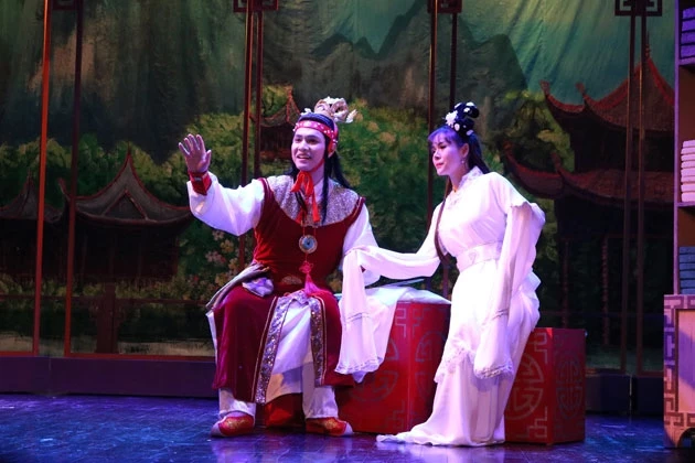Thiết kế sân khấu vở "Hồng lâu mộng" ở Nhà hát kịch Việt Nam. Ảnh: TUYẾT LOAN