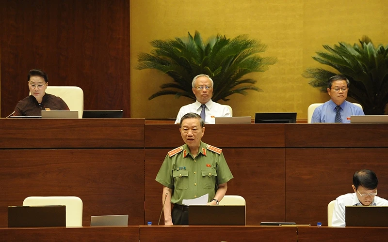 Bộ trưởng Công an Tô Lâm trả lời chất vấn sáng ngày 4-6.