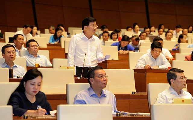 Phó Thủ tướng Chính phủ Trịnh Đình Dũng tham gia trả lời chất vấn của các đại biểu Quốc hội. Ảnh: ĐĂNG KHOA