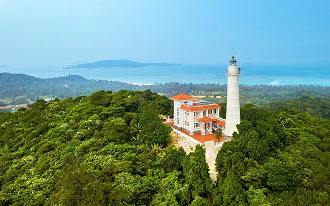 Ngọn hải đăng trên đảo Cô Tô.