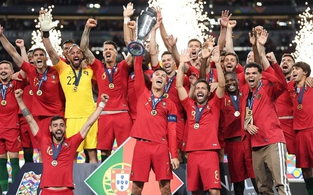 Ronaldo và các đồng đội vừa làm nên một cột mốc lịch sử mới cho bóng đá Bồ Đào Nha. (Ảnh: UEFA)