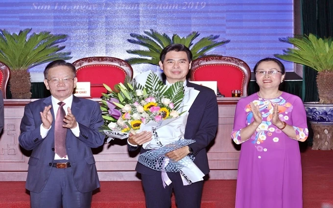 Chúc mừng tân Chủ tịch UBND tỉnh Sơn La (nhiệm kỳ 2016 - 2021).