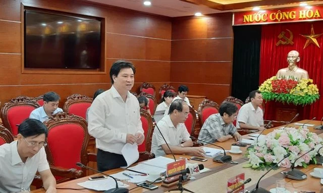 Thứ trưởng GD-ĐT Nguyễn Hữu Độ chỉ đạo công tác tổ chức thi THPT quốc gia năm 2019 tại UBND tỉnh Hòa Bình.