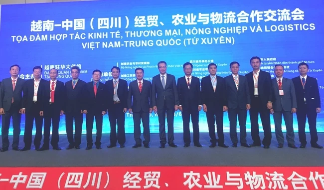 Các đại biểu hai nước dự Tọa đàm hợp tác kinh tế - thương mại, nông nghiệp và logistics Việt Nam - Trung Quốc (Tứ Xuyên).