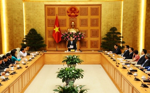 Thủ tướng Nguyễn Xuân Phúc phát biểu tại cuộc gặp mặt đoàn đại biểu BCH T.Ư Hội DNTN Việt Nam và một số doanh nhân tiêu biểu.