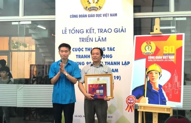 Triển lãm cuộc thi sáng tác tranh cổ động chào mừng 90 năm thành lập Công đoàn Việt Nam