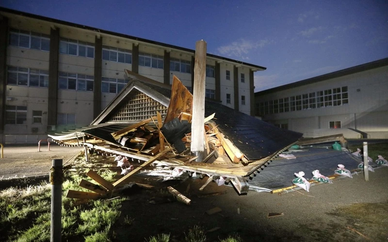 Tòa nhà sumo ở trường tiểu học Oizumi, Tsuruoka, tỉnh Yamagata đổ sập sau động đất (Ảnh: AP) 