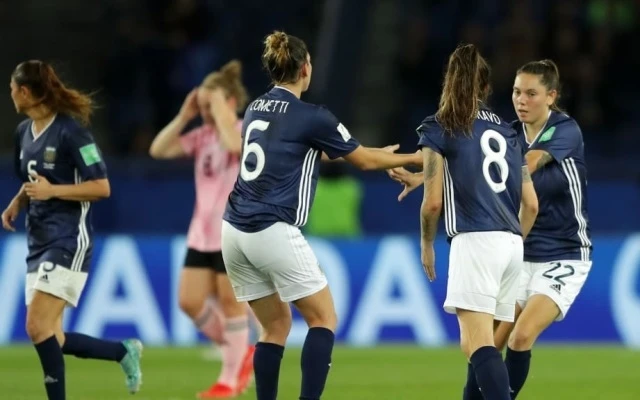 Argentina là đội đầu tiên trong lịch sử World Cup nữ ngược dòng để kiếm được một trận hòa sau khi bị dẫn trước tới ba bàn. (Ảnh: FIFA)