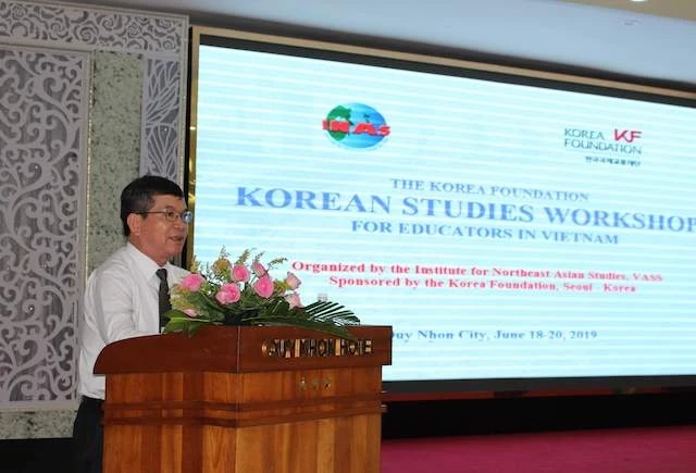 PGS,TS Phạm Hồng Thái, Quyền Viện trưởng Viện Nghiên cứu Đông Bắc Á phát biểu khai mạc chương trình