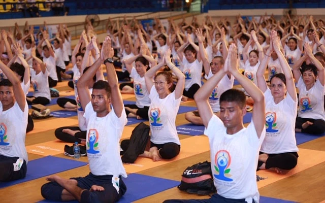 Gần 1.000 người tham gia đồng diễn trong sự kiện Ngày Quốc tế Yoga 2019.