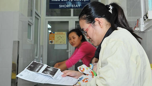 Từ tháng 8-2019, Sở Y tế TP Hồ Chí Minh triển khai ứng dụng “Tra cứu khám, chữa bệnh” trên smartphone.