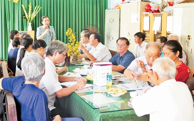 Một buổi sinh hoạt đảng hằng tháng (tháng 6-2019) của Chi bộ Khu phố 1 (phường Linh Xuân, quận Thủ Ðức).