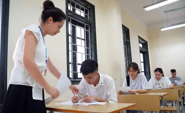 Thí sinh Kỳ thi THPT quốc gia 2019 tại điểm thi Trường THPT Thăng Long (Hà Nội) (Ảnh: DUY LINH)