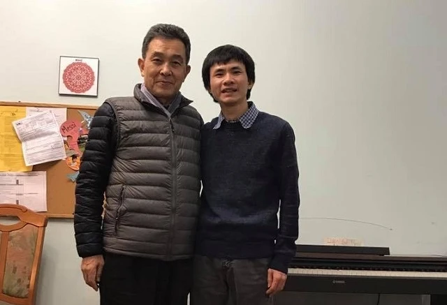 GS Nguyễn Đăng Hùng (phải) và GS Dai-Eun Sok (GS trường Đại học quốc gia Chungnam, Hàn Quốc).