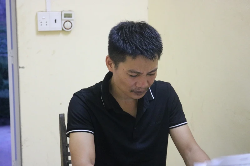 Đối tượng Nguyễn Đức Khang, cán bộ văn thư của Chi cục Thi hành án dân sự TP Bắc Cạn, tại cơ quan điều tra.