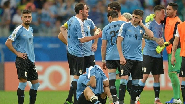 Các cầu thủ Uruguay thất vọng sau trận thua Peru tại tứ kết Copa America 2019.